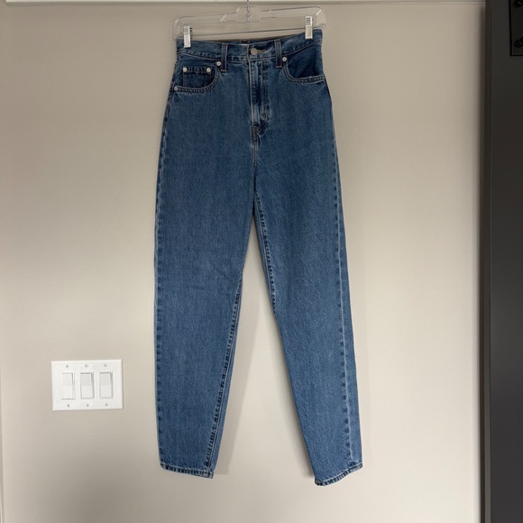 Women’s Levi Jeans - Picture 10 of 15